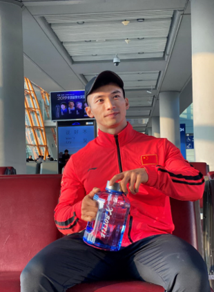 必威郑少忠钟爱XBOTTLE运动水壶健身运动新标配(图2) 必威郑少忠钟爱XBOTTLE运动水壶健身运动新标配(图2)