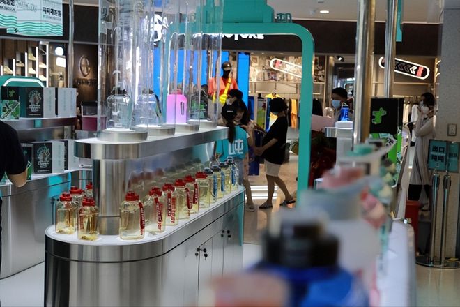 黑马吨吨 BOTTLED JOY首次入驻杭州in77有何神奇魔必威力?(图7) 黑马吨吨 BOTTLED JOY首次入驻杭州in77有何神奇魔必威力?(图7)