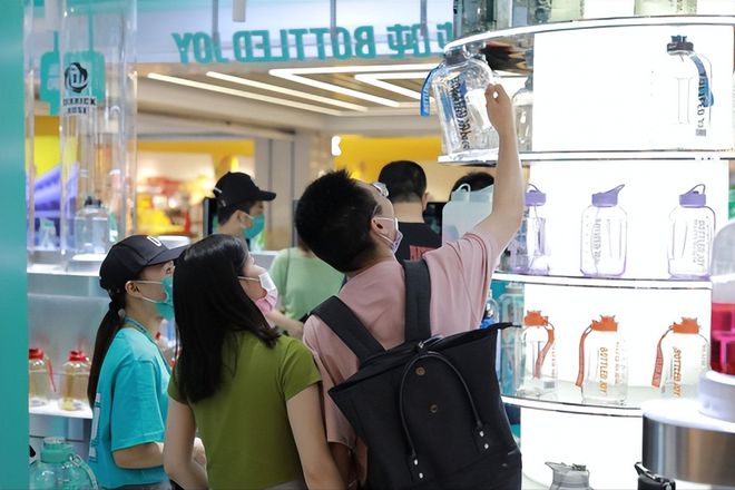 黑马吨吨 BOTTLED JOY首次入驻杭州in77有何神奇魔必威力?(图8) 黑马吨吨 BOTTLED JOY首次入驻杭州in77有何神奇魔必威力?(图8)