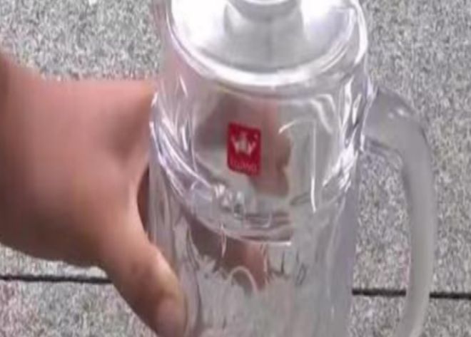 必威冷水壶烫伤老人家属索赔10000元厂家：我让你往里放烫水的(图4)