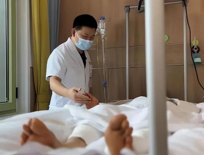 必威冷水壶烫伤老人家属索赔10000元厂家：我让你往里放烫水的(图13)