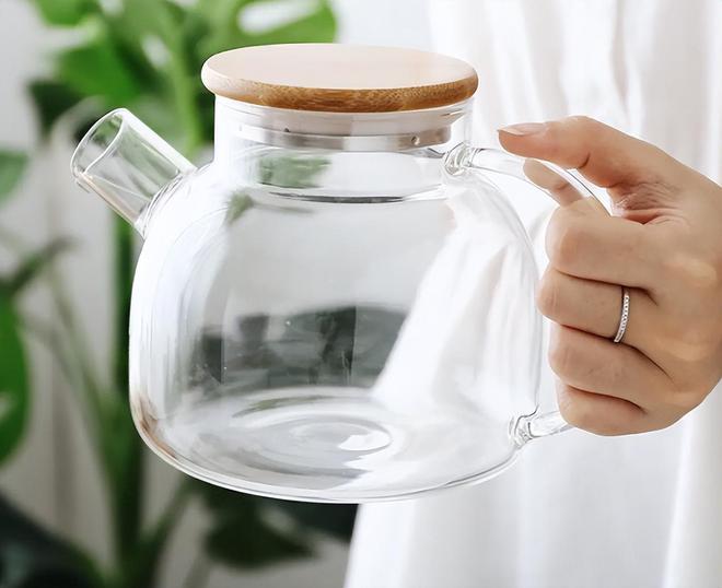 必威冷水壶烫伤老人家属索赔10000元厂家：我让你往里放烫水的(图15)