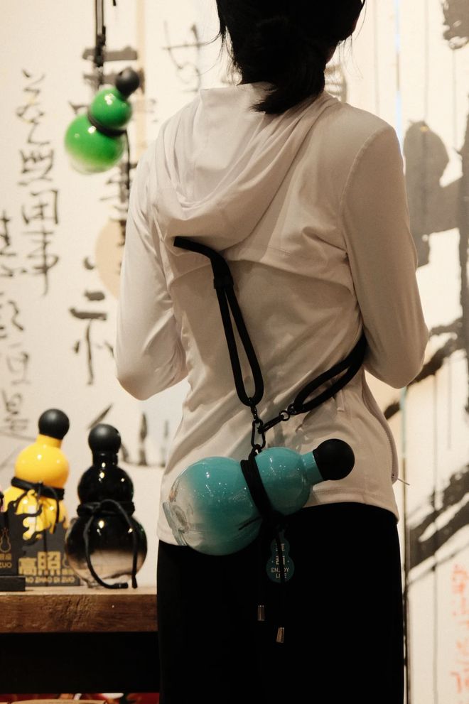现在潮人腰间的标配变成葫芦了?(图5) 现在潮人腰间的标配变成葫芦了?(图5)