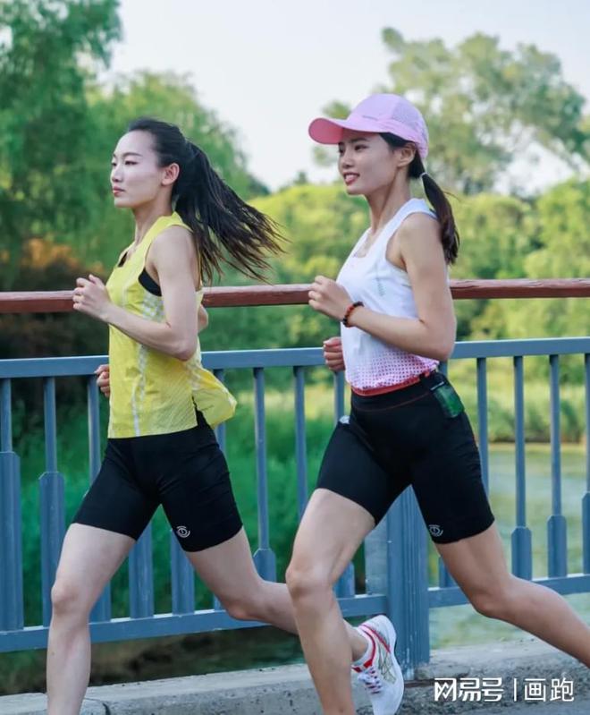 速干衣哪个牌子好 速干衣品牌前10名运动服品牌(图2) 速干衣哪个牌子好 速干衣品牌前10名运动服品牌(图2)