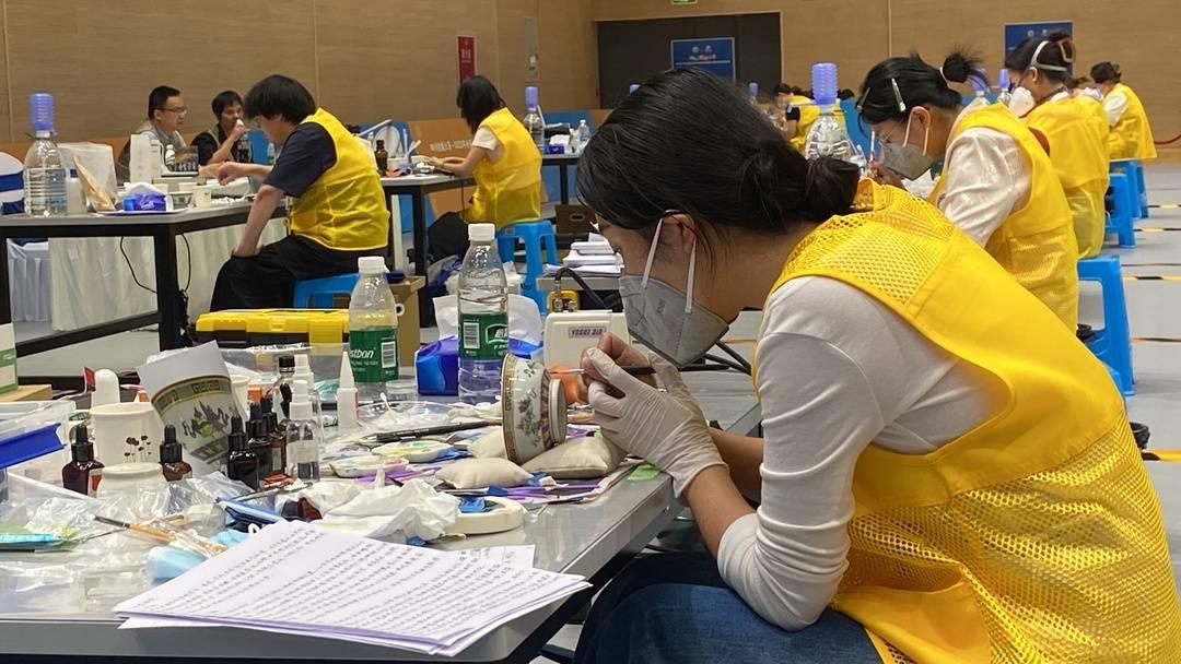 被文物修复“圈粉”的年轻人 如何实现从热爱到坚守?丨文化中国行(图1) 被文物修复“圈粉”的年轻人 如何实现从热爱到坚守?丨文化中国行(图1)