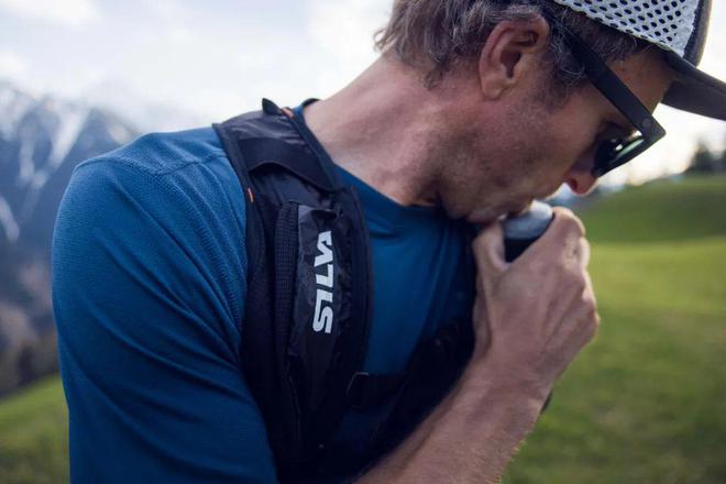 两日徒步最佳选择!SILVA大容量超轻户外背包买一赠三!(图8) 两日徒步最佳选择!SILVA大容量超轻户外背包买一赠三!(图8)