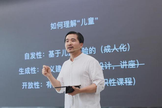 剖析英国教育:快速变革的数字时代下如何用「哲学课程」提高学生的批判性思维?(图2) 剖析英国教育:快速变革的数字时代下如何用「哲学课程」提高学生的批判性思维?(图2)