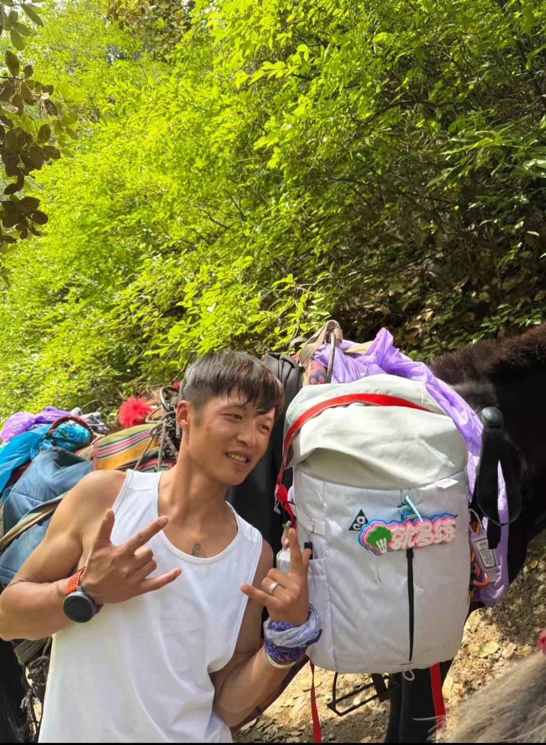 云南两男子徒步梅里雪山失联8天警方回应:正在搜寻(图1) 云南两男子徒步梅里雪山失联8天警方回应:正在搜寻(图1)