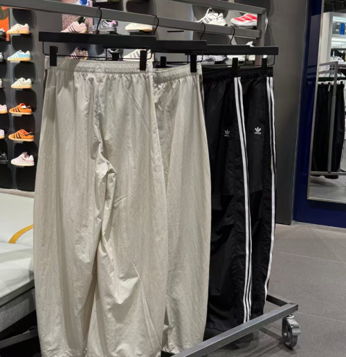 逼疯年轻人的“丑裤子”背后有高人(图5) 逼疯年轻人的“丑裤子”背后有高人(图5)