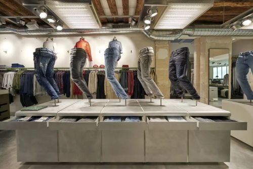 逼疯年轻人的“丑裤子”背后有高人(图4) 逼疯年轻人的“丑裤子”背后有高人(图4)